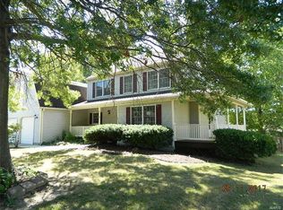 1913 Biscay Dr, Godfrey, IL 62035