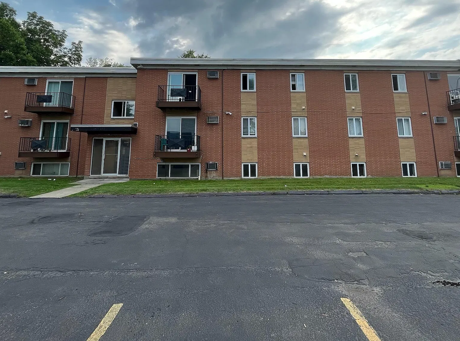 2 bed, $1,040 — Photo 3