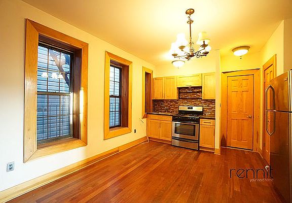 5th image of 140A Lexington Ave #2R