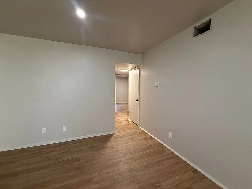 2 bed, 1.0 bath, 950 sqft, $1,200 — Photo 3