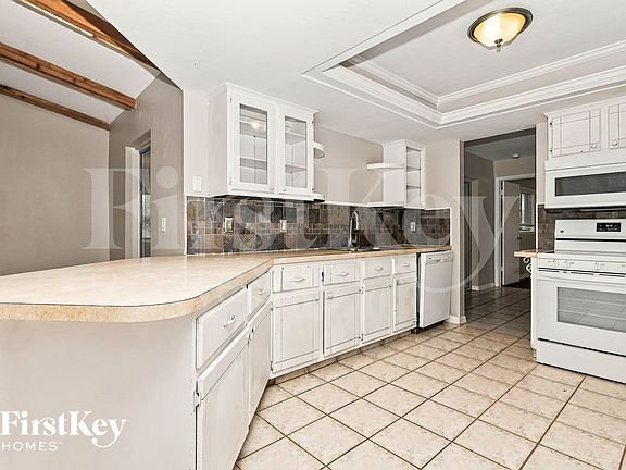 5th image of 2437 Dover Ave
