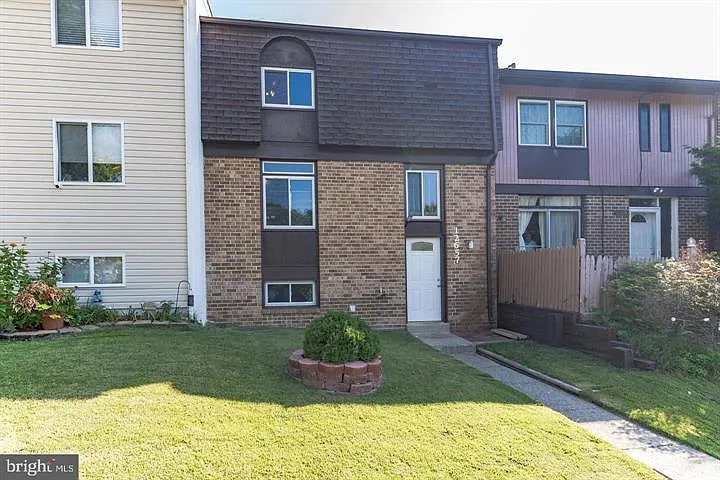 3 bed, 1.5 bath, 1200 sqft, $2,250 — Photo 1