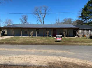 102 E 3rd St, Blevins, AR 71825