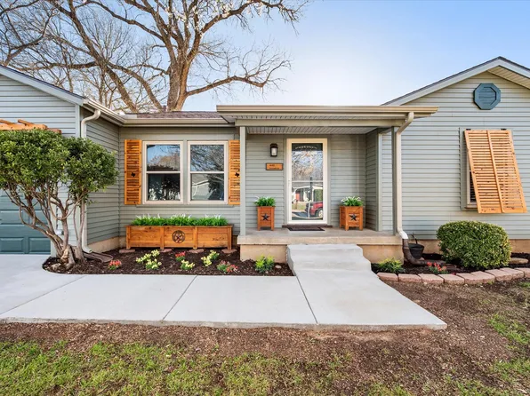 440 Harrison Ln, Hurst, TX 76053
