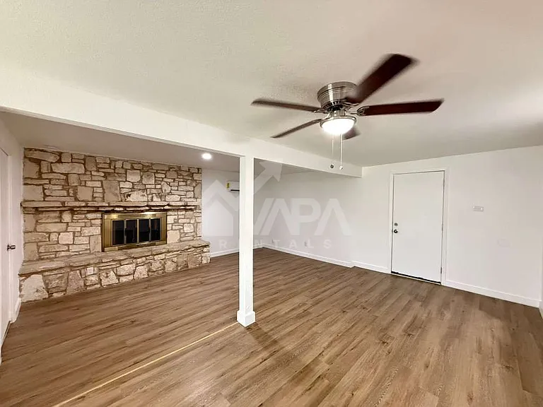 518 Jamaica Dr — Photo 7