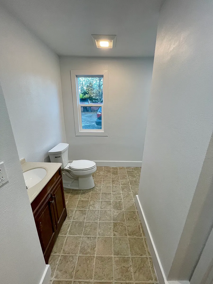 Building Photo - 14 Henderson Ln #1