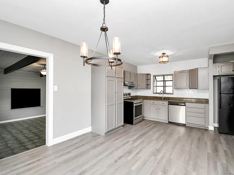 901 N Jones St — Photo 14