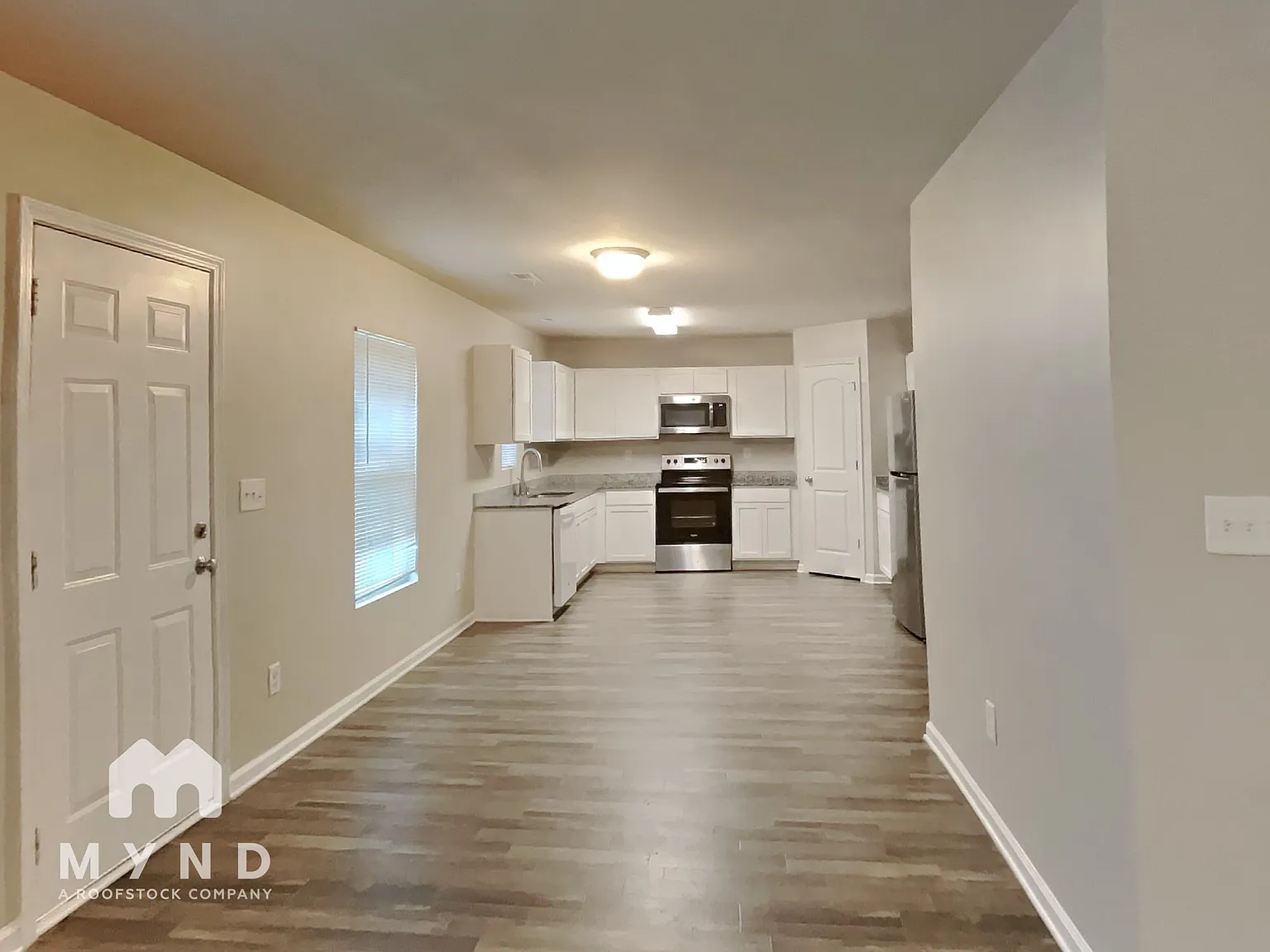 4 bed, 2.5 bath, 2217 sqft, $2,065 — Photo 3