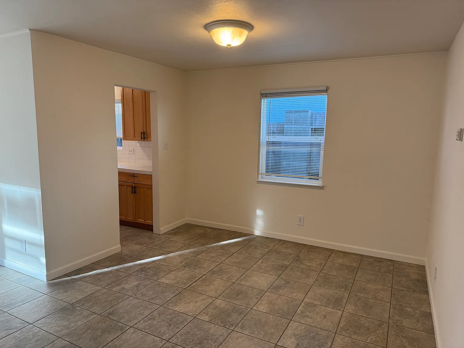 3 bed, 1584 sqft, $5,200 — Photo 4
