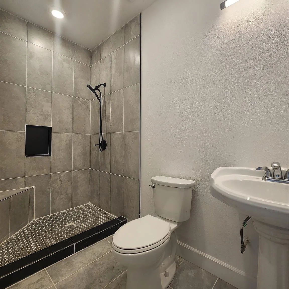 4 bed, 3.0 bath, 1800 sqft, $3,800 — Photo 1