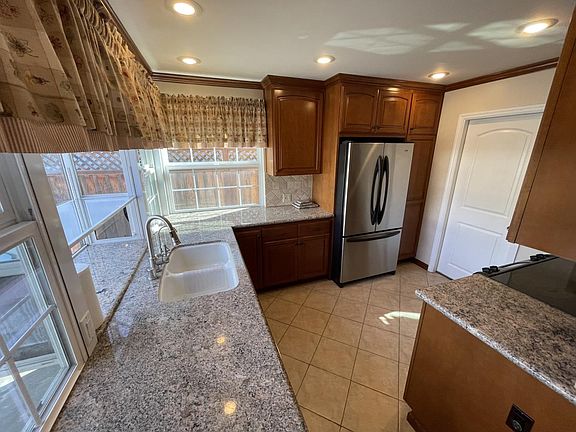 4th image of 181 Herlong Ave