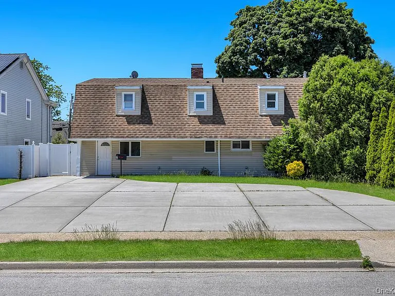 153 Sunrise Ln — Photo 2