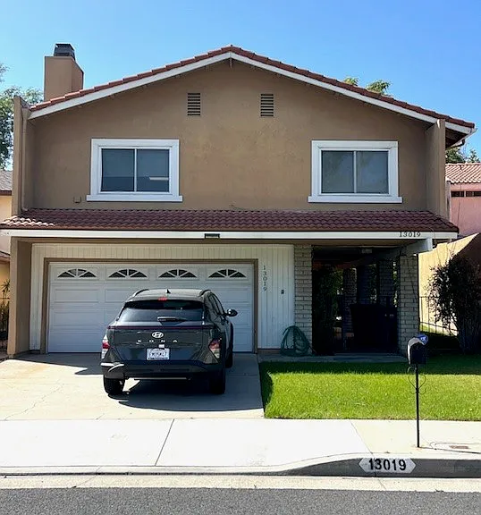 13019 Oakwood Ln — Photo 1