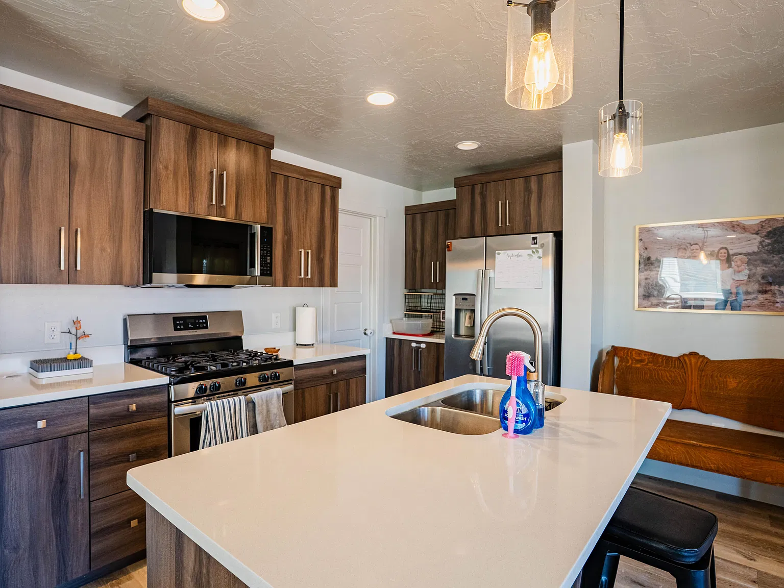 4 bed, 2004 sqft, $1,850 — Photo 3