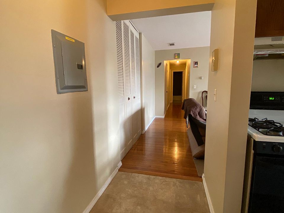 1st image of 48 Shrewsbury Green Dr Unit H