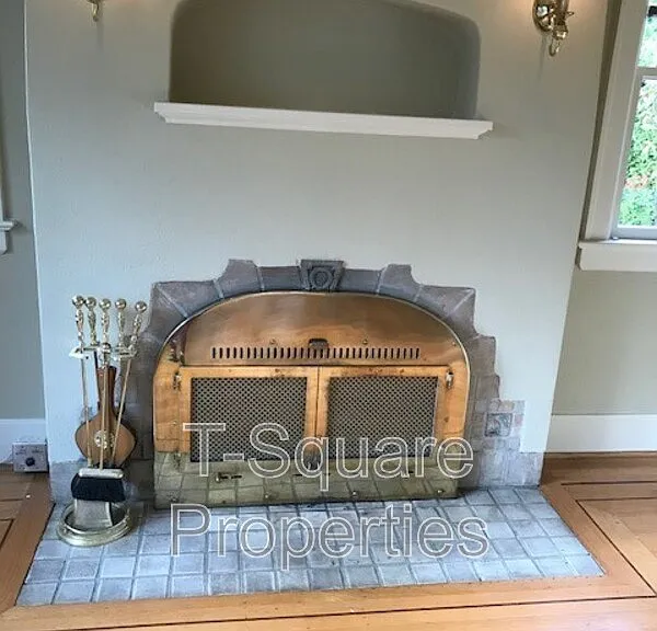 9056 Avondale Rd NE — Photo 4