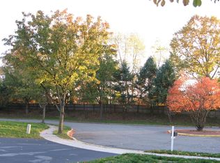 5 Buttonwood Dr, Piscataway, NJ 08854
