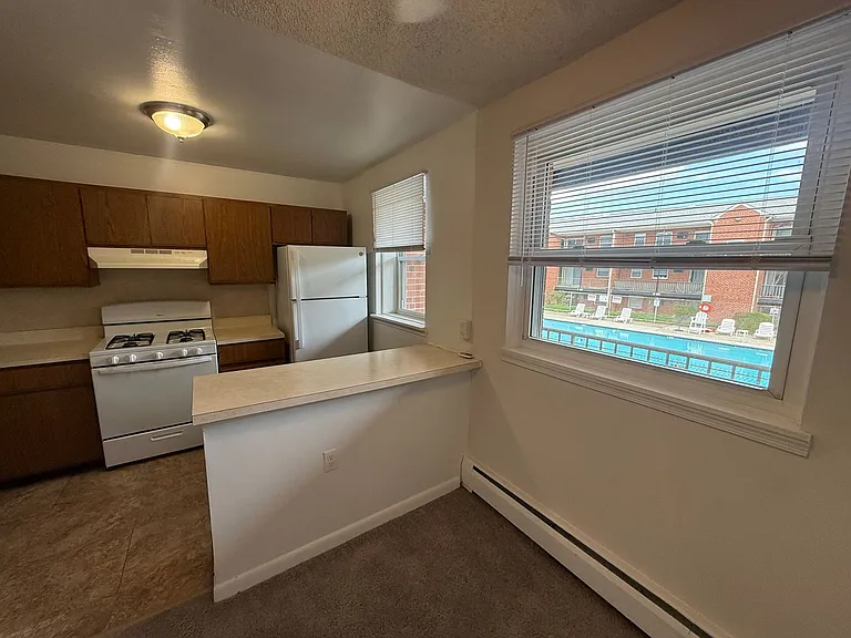 Colonial Point Apartments — Photo 25