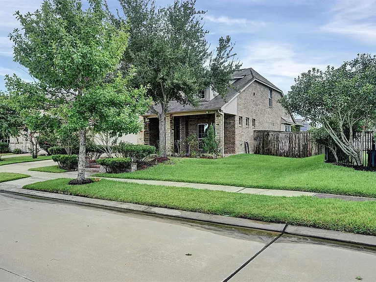18735 Waketon Dr — Photo 2