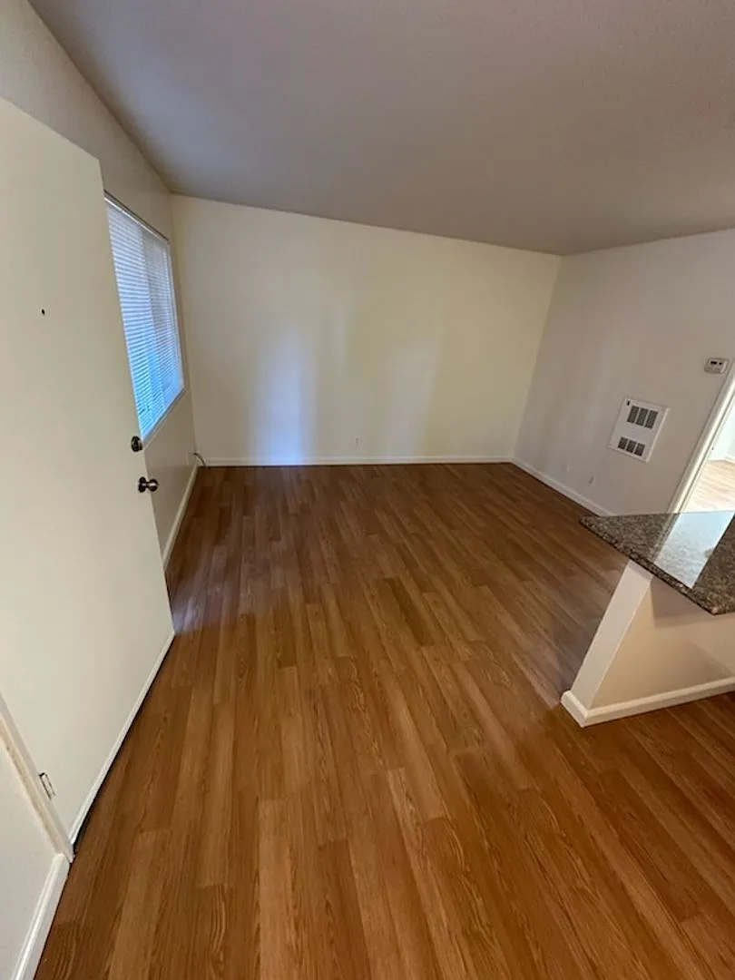 515 South E Creekside Apartments — Photo 2