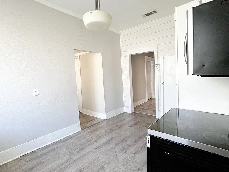 608 N Adelaide St — Photo 18