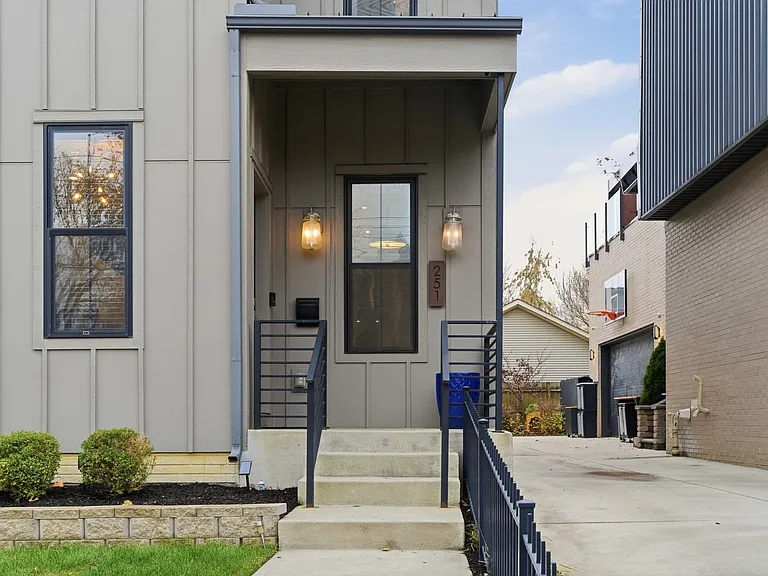 251 E 3rd Ave — Photo 26