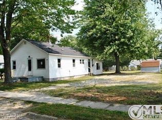 630 Cunningham St, Clare, MI 48617