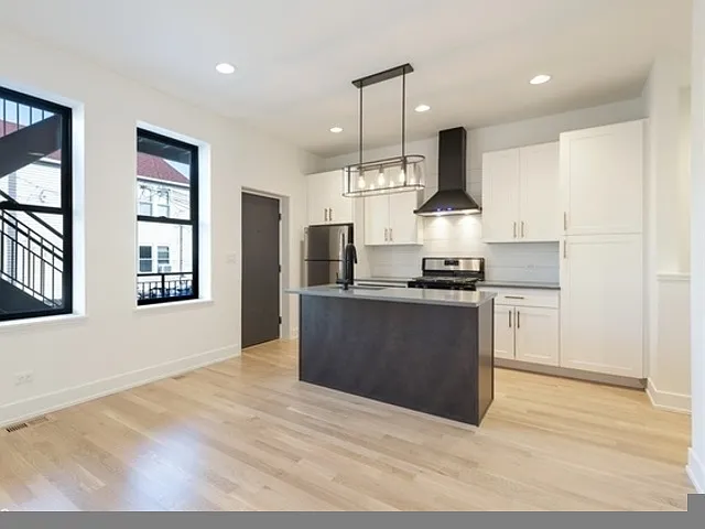 1244 W Huron St #1-C — Photo 2