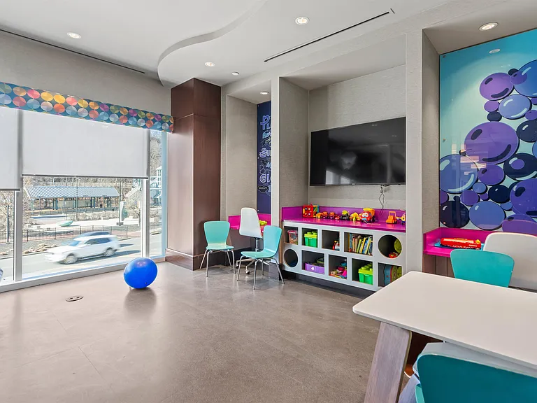 800 Avenue At Port Imperial #811 — Photo 31