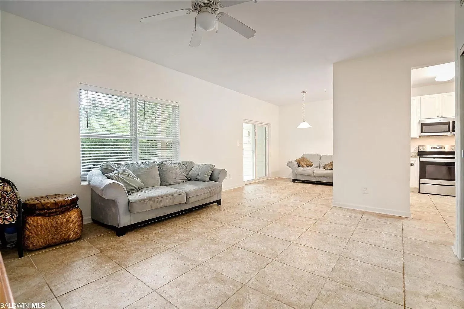 2 bed, 1063 sqft, $1,900 — Photo 3