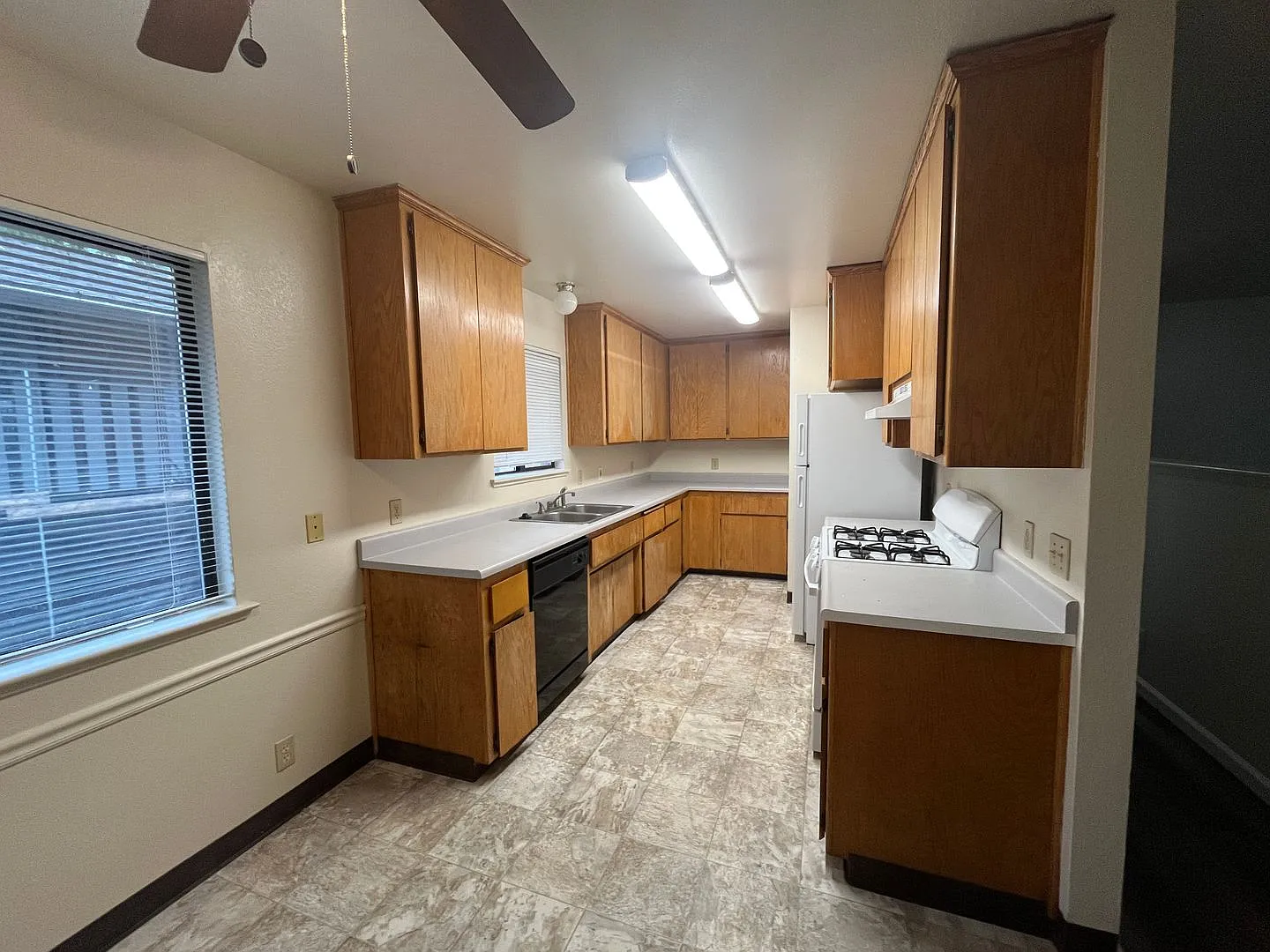 Shasta Lake Home with new LVP!! — Photo 4