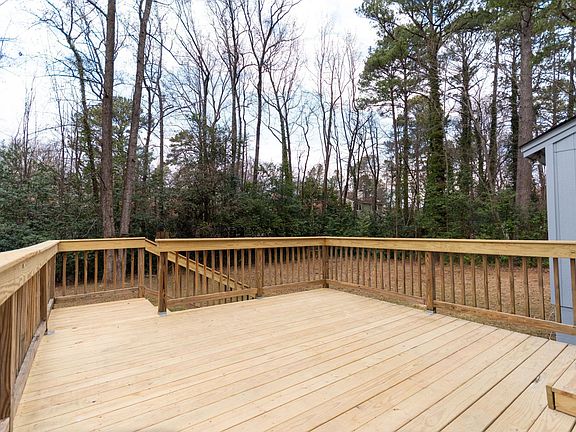 3rd image of 6001 Applewood Ln