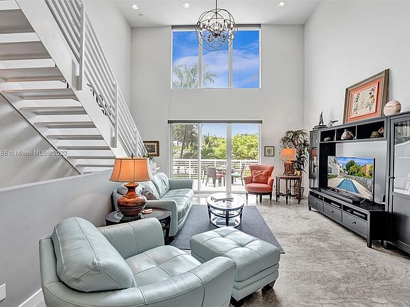 5th image of 806 NE 28th St #4