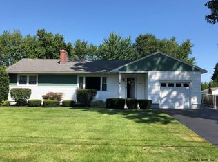 16 Timberland Dr, Loudonville, NY
