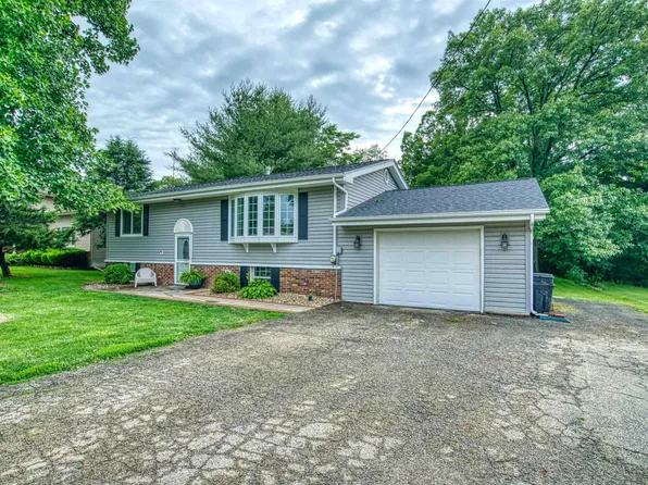 105 N Behrens Ave, Washington, IL 61571