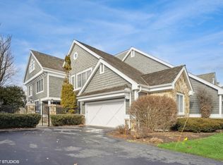 112 Clubhouse Dr, North Barrington, IL 60010