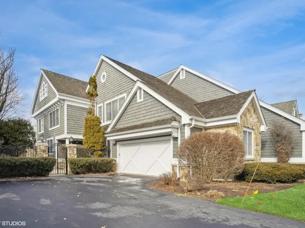 112 Clubhouse Dr, North Barrington, IL 60010