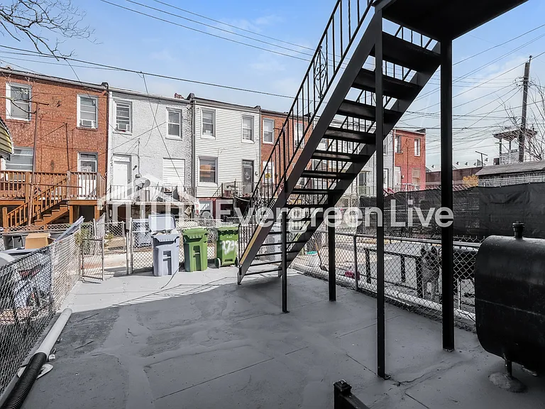 2734 E Biddle St — Photo 15