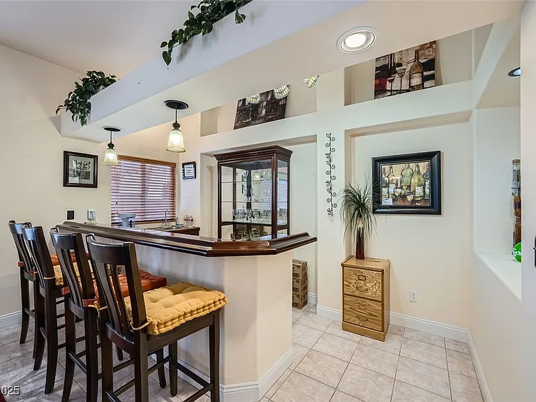 8748 Castle Hill Ave — Photo 25
