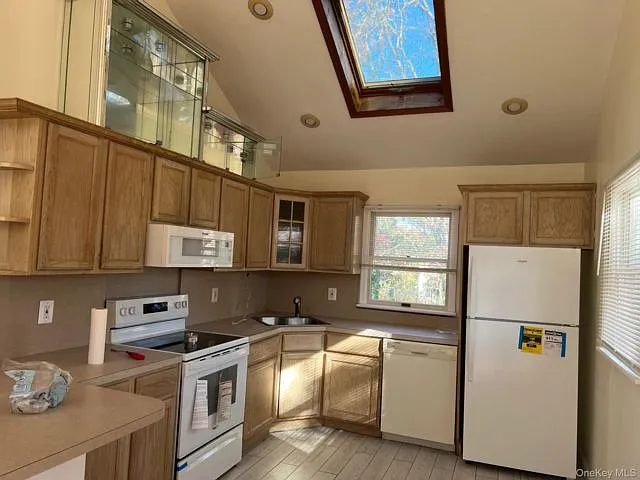 2 bed, 1.0 bath, 1000 sqft, $3,250 — Photo 4