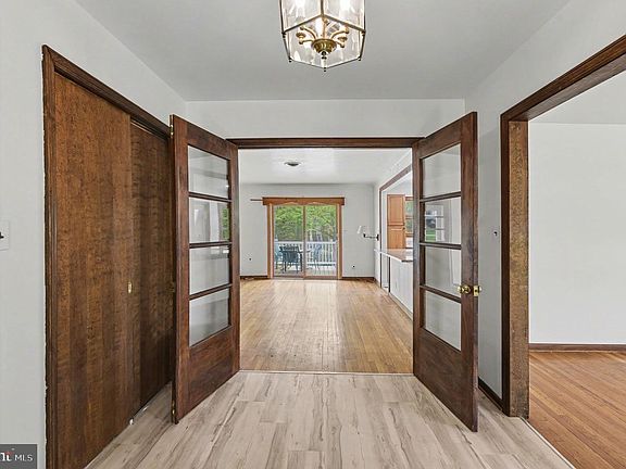 3rd image of 3418 Walnut Rd