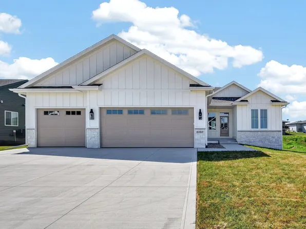 2257 Green Leaf Cir, Norwalk, IA 50211