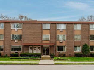 805 E Henry Clay St APT 206, Whitefish Bay, WI 53217