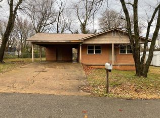 221 Stapleton Dr, Prairie Grove, AR 72753