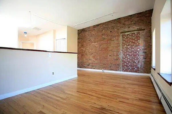 Rented by Space Real Estate | media 14