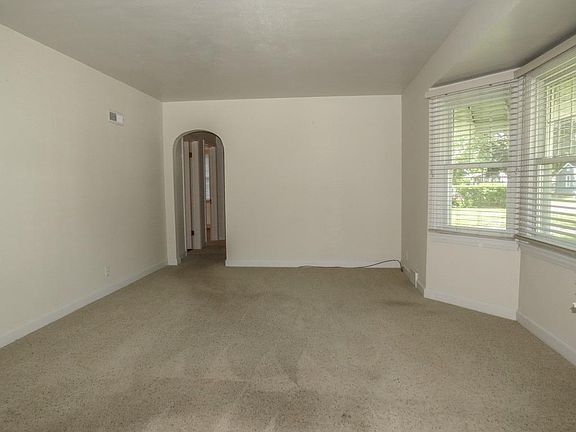 4th image of 414 N Maiden Ln