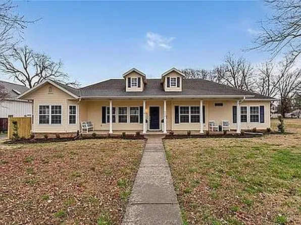 406 NW A St, Bentonville, AR 72712