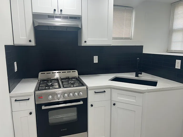 437 Bramhall Ave #1B — Photo 9