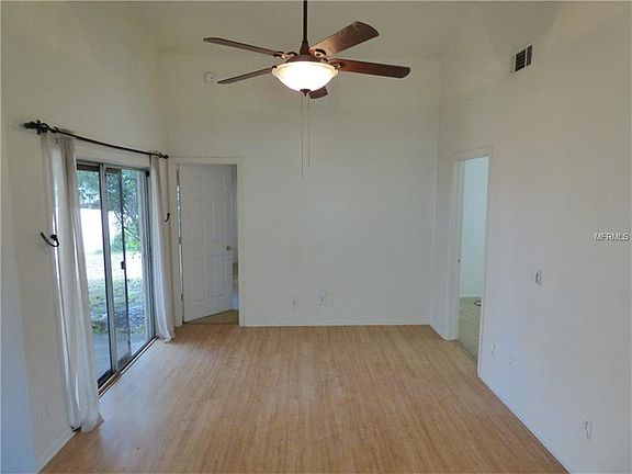 3rd image of 1018 Burnett St