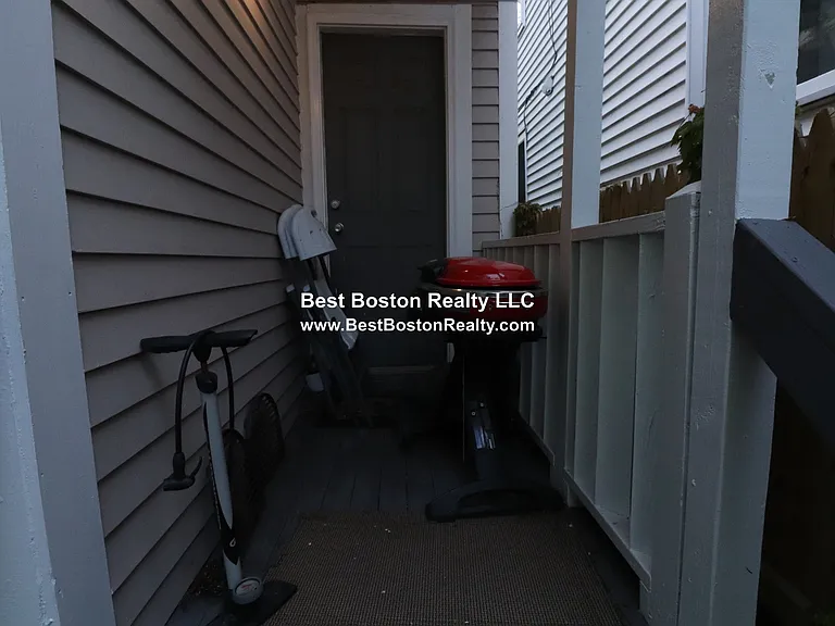 429 Franklin St #1R — Photo 3